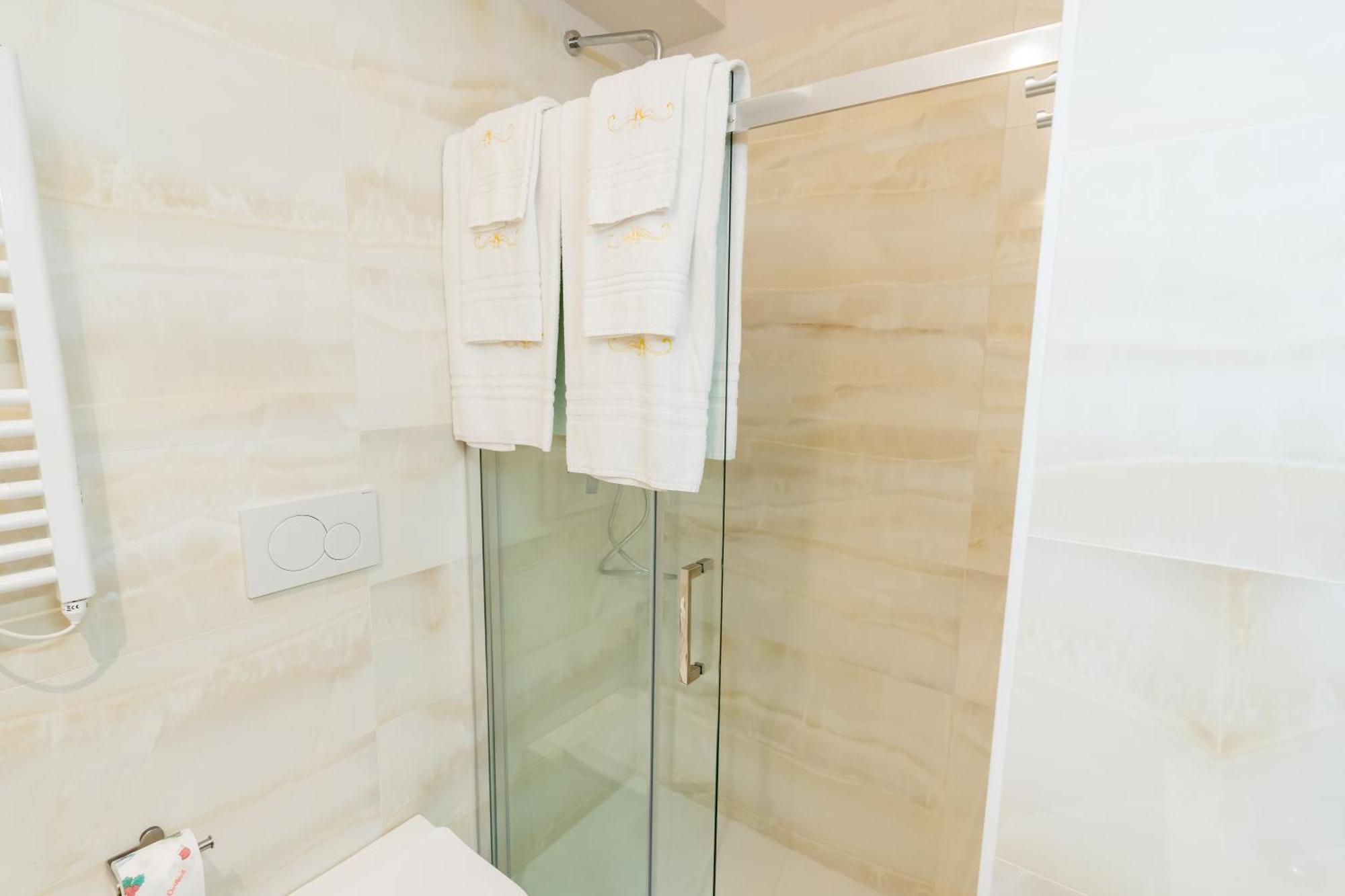 Palmanova Suites Милан Экстерьер фото